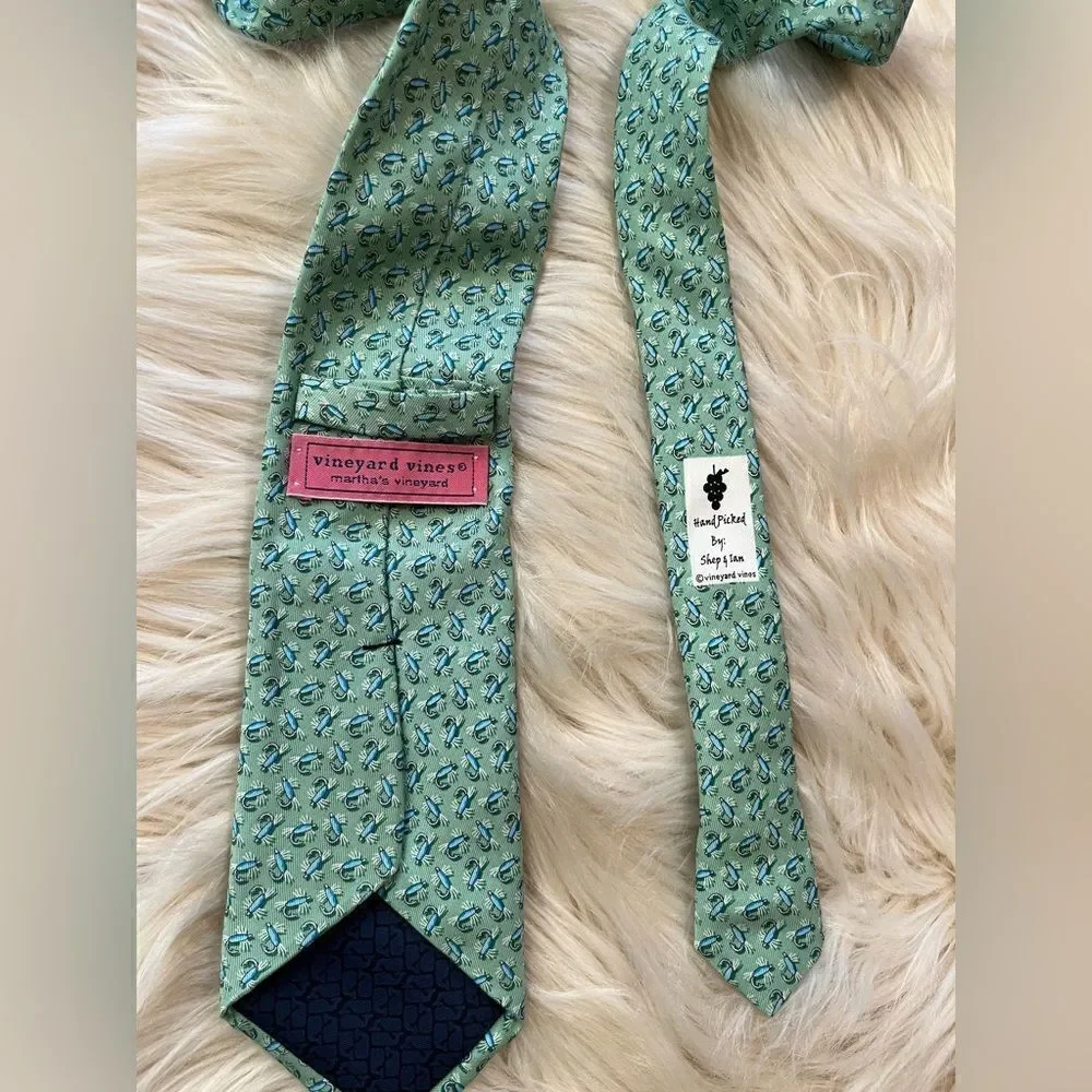 Vineyard Vines fish bait 100% silk tie